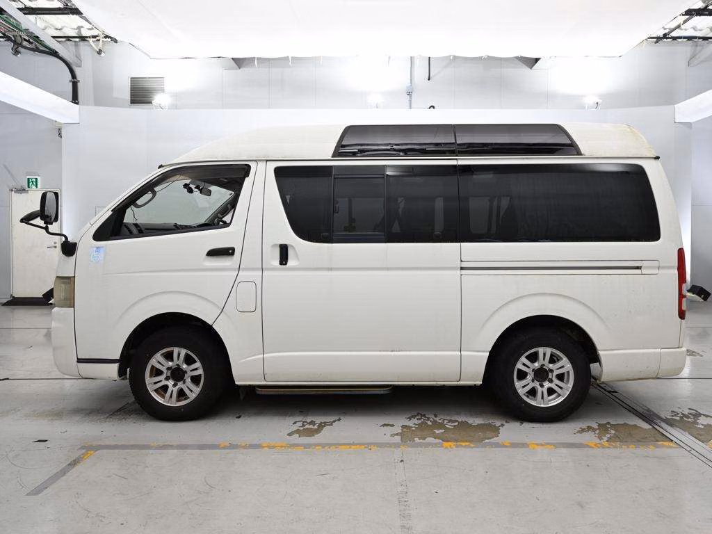 TOYOTA REGIUS ACE
