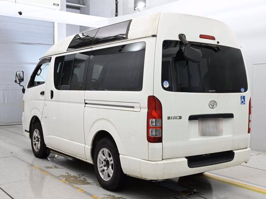 TOYOTA REGIUS ACE
