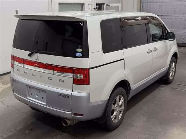MITSUBISHI DELICA D:5