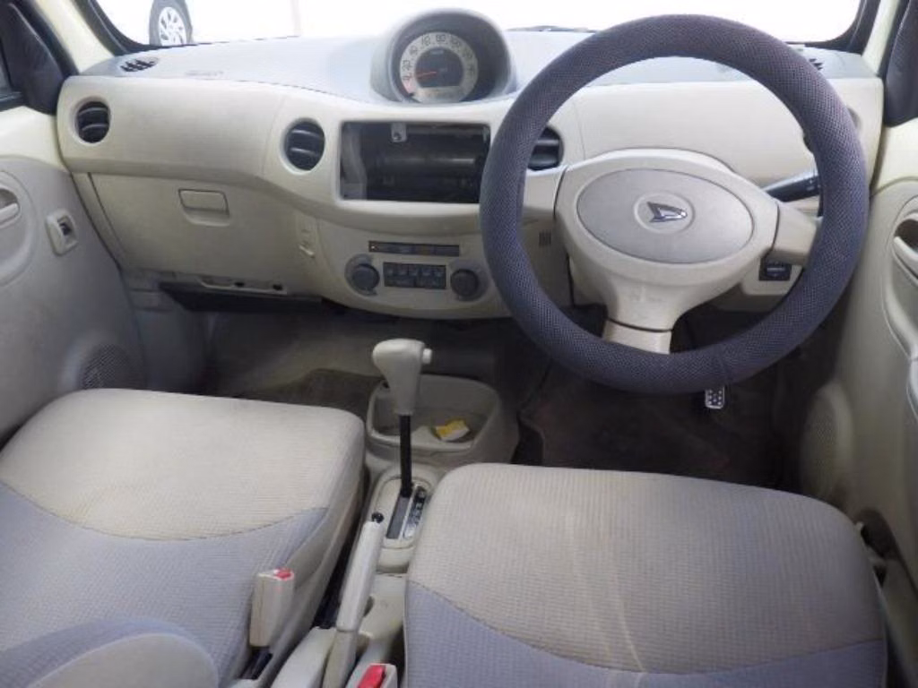DAIHATSU ESSE