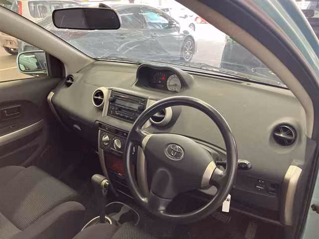 TOYOTA IST