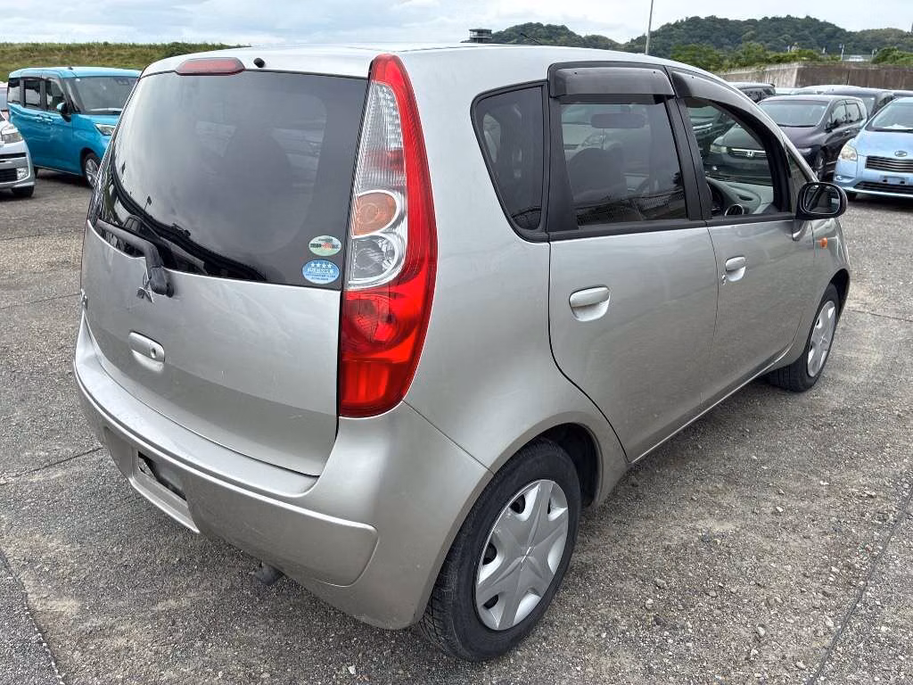 MITSUBISHI COLT