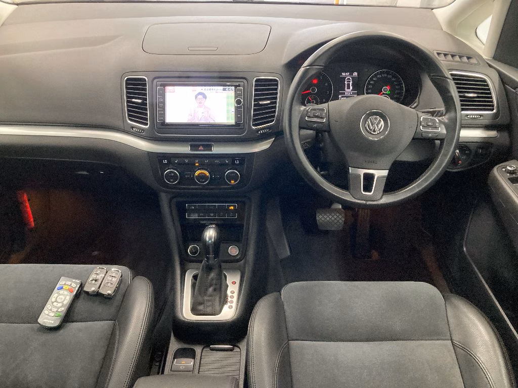 VOLKSWAGEN SHARAN