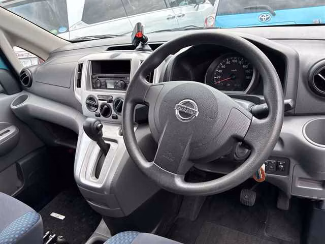 NISSAN NV200