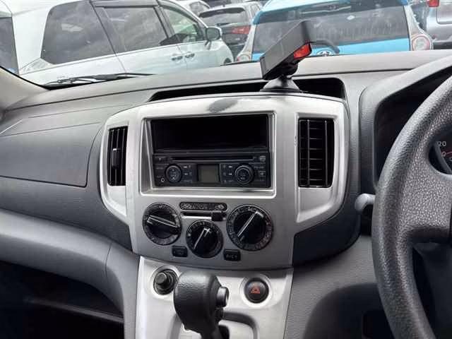 NISSAN NV200