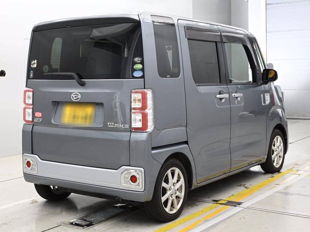 DAIHATSU WAKE