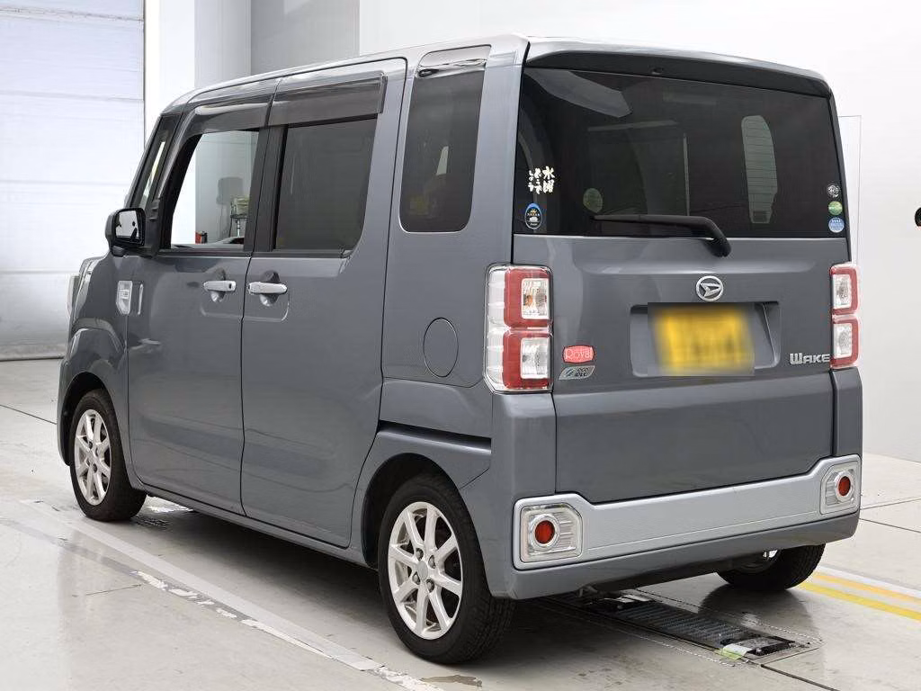 DAIHATSU WAKE