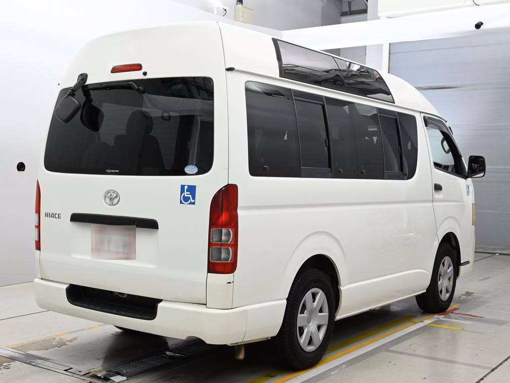 TOYOTA REGIUS ACE
