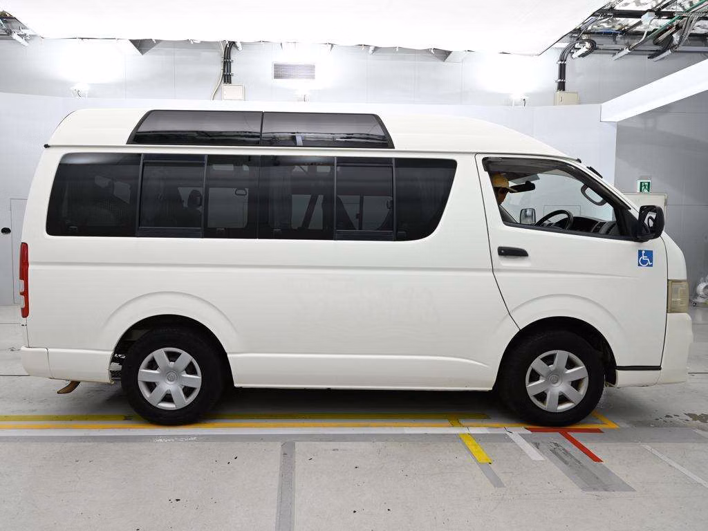 TOYOTA REGIUS ACE