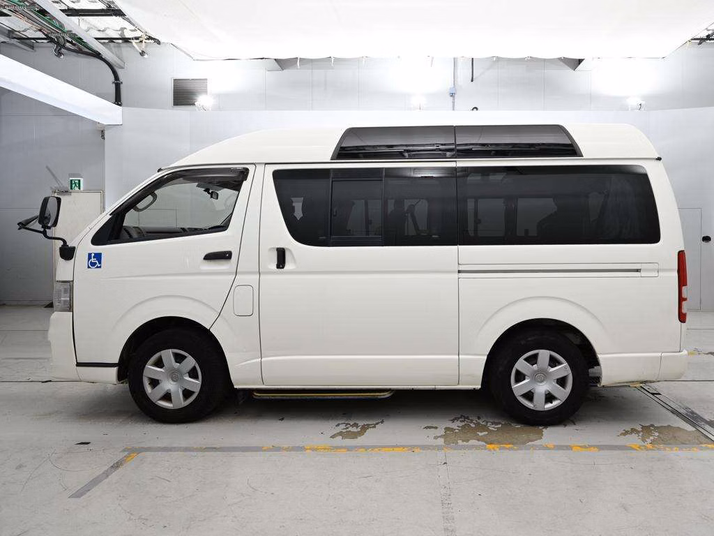 TOYOTA REGIUS ACE