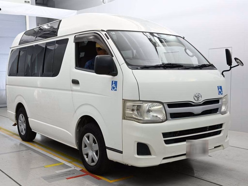 TOYOTA REGIUS ACE