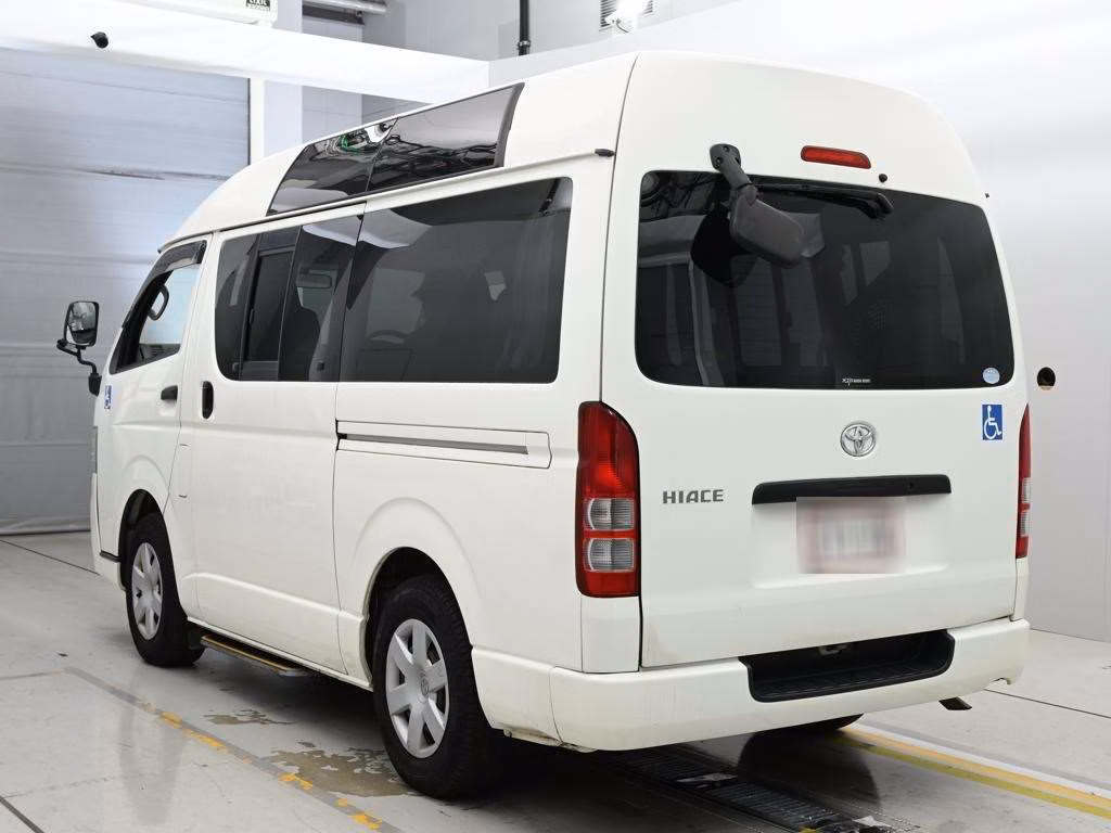 TOYOTA REGIUS ACE