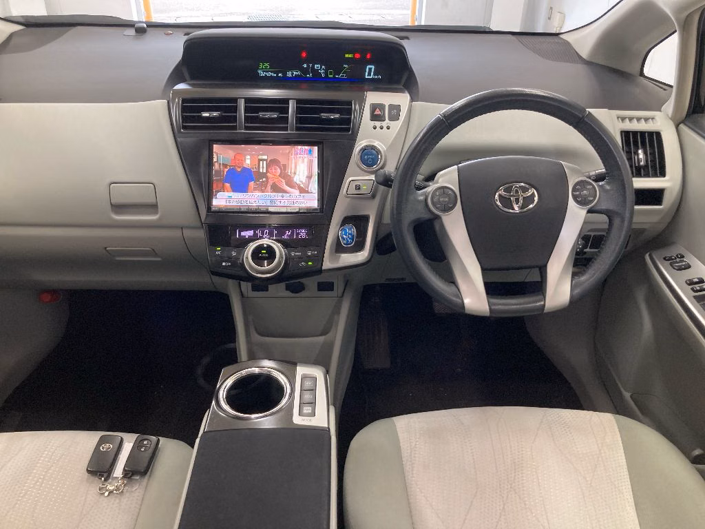 TOYOTA PRIUS ALPHA