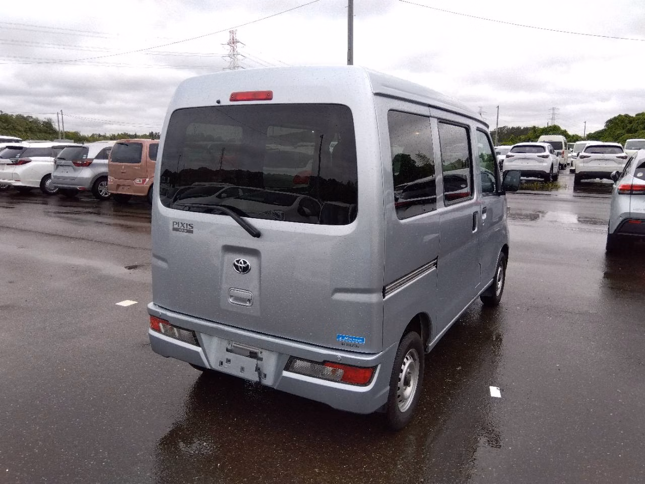 TOYOTA PIXIS VAN