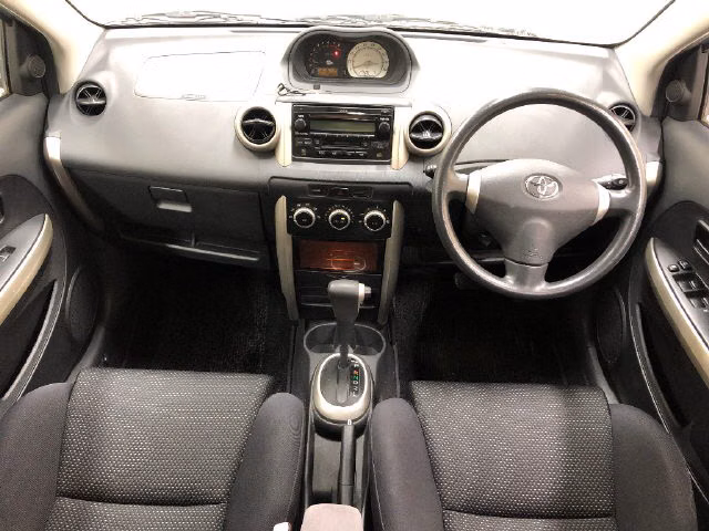TOYOTA IST