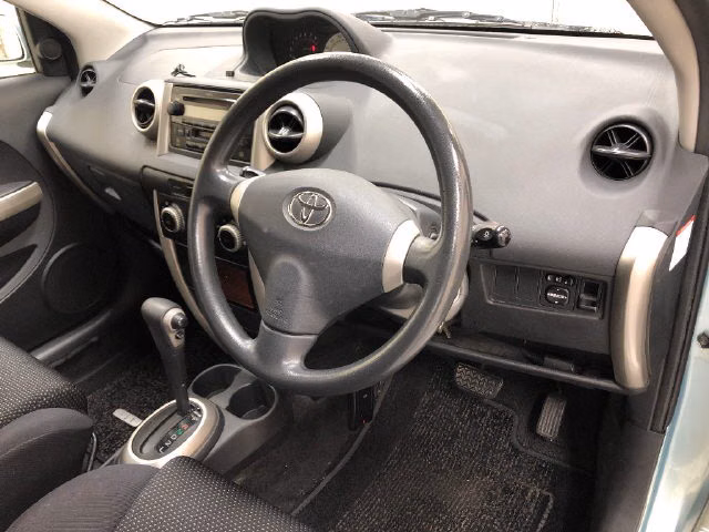 TOYOTA IST