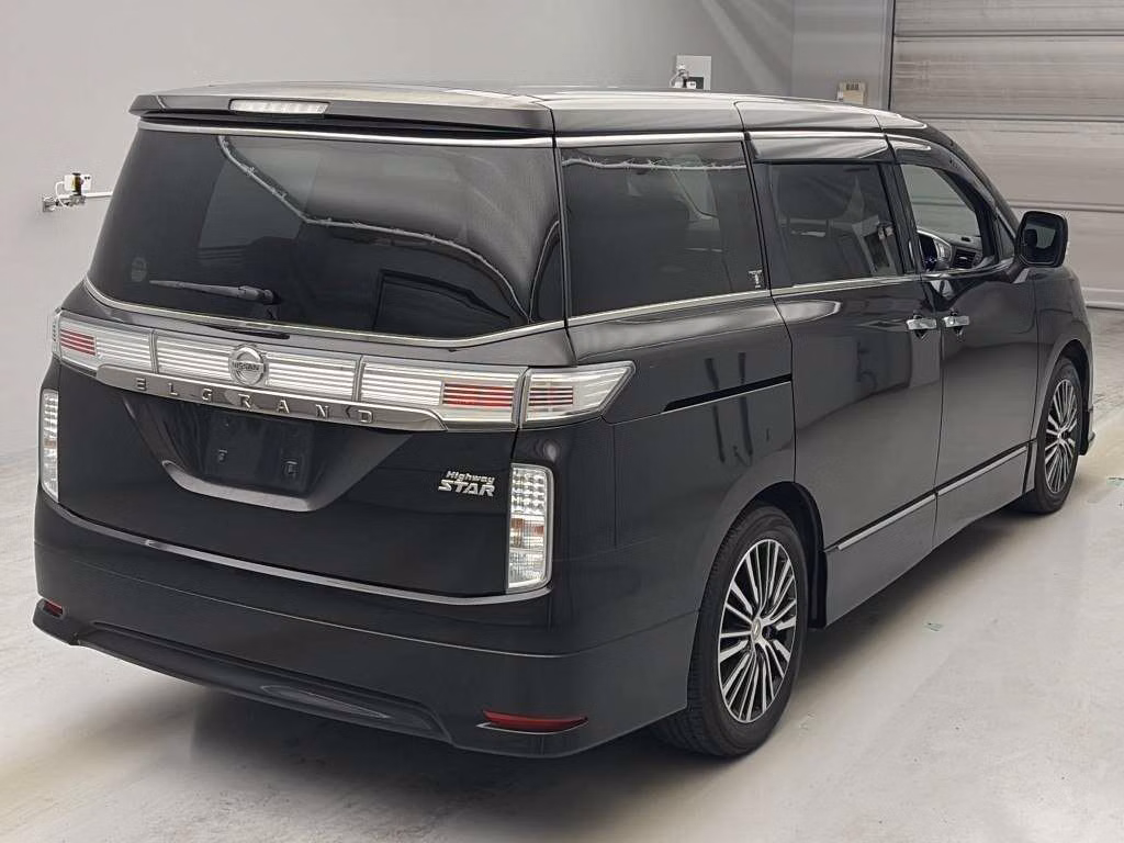 NISSAN ELGRAND
