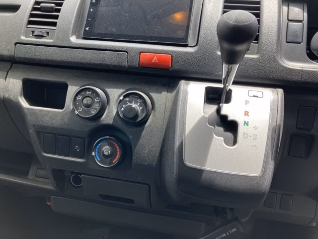TOYOTA REGIUS ACE