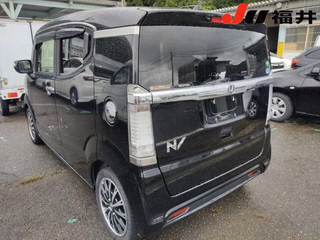 HONDA N-BOX SLASH