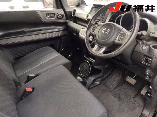 HONDA N-BOX SLASH