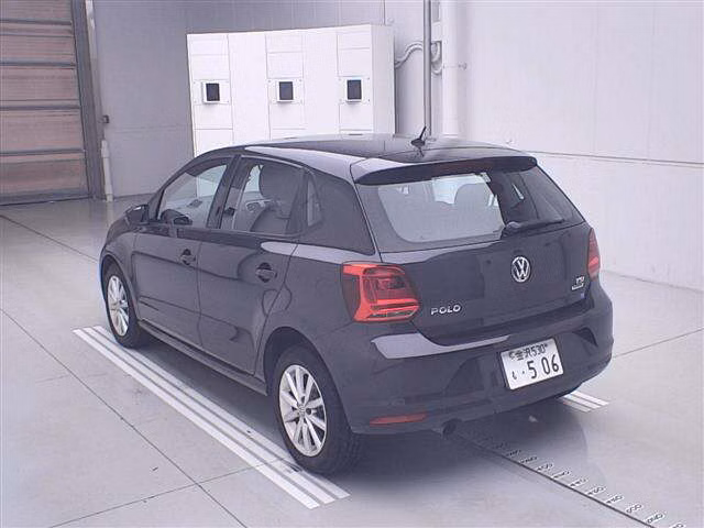 VOLKSWAGEN POLO