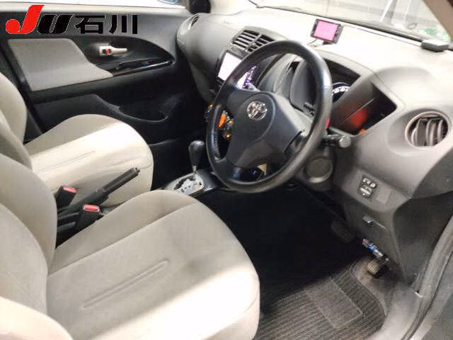 TOYOTA IST