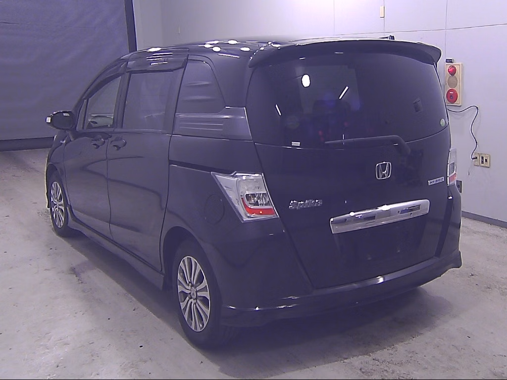HONDA FREED SPIKE