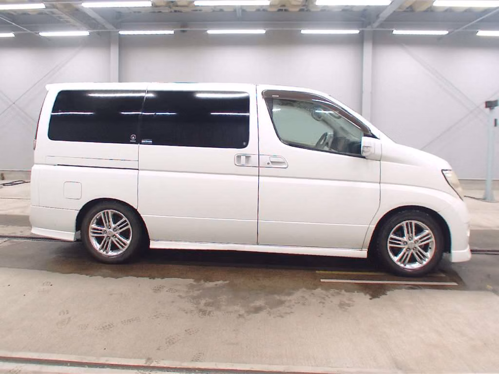 NISSAN ELGRAND
