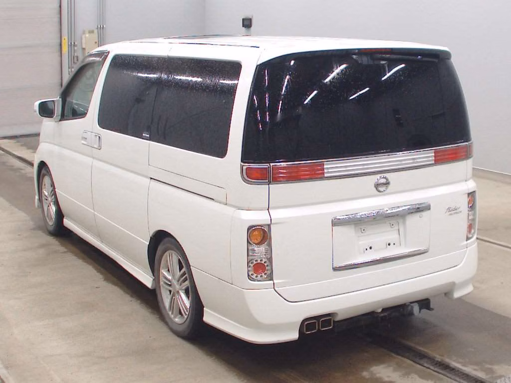NISSAN ELGRAND
