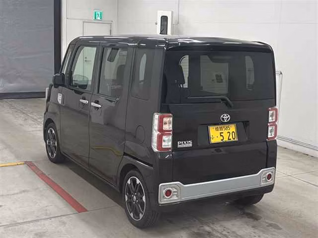 TOYOTA PIXIS MEGA