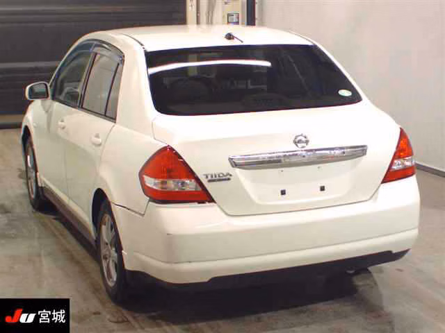 NISSAN TIIDA LATIO