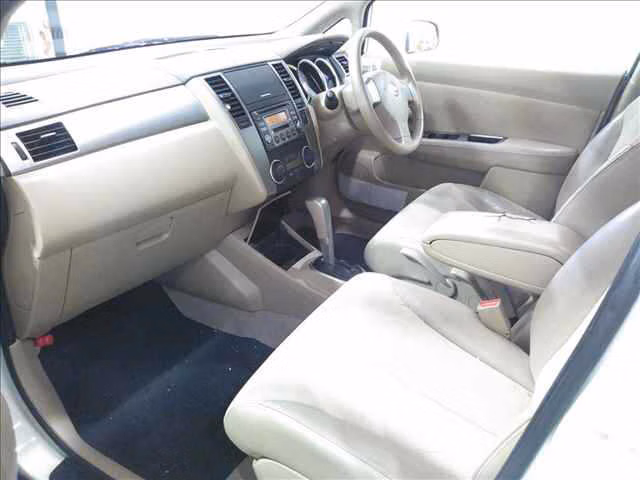 NISSAN TIIDA LATIO