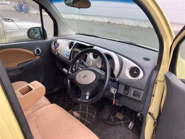 DAIHATSU MOVE LATTE