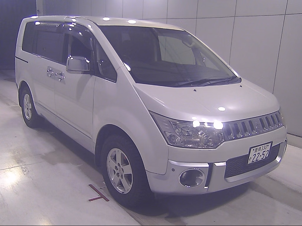MITSUBISHI DELICA D:5