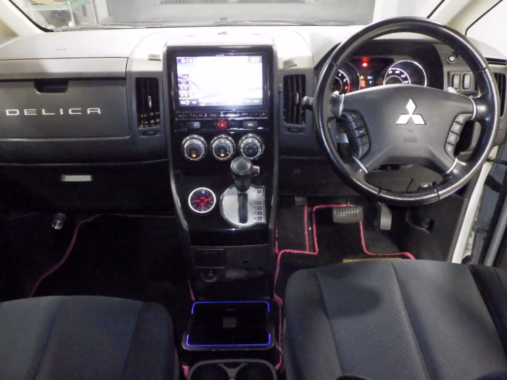 MITSUBISHI DELICA D:5