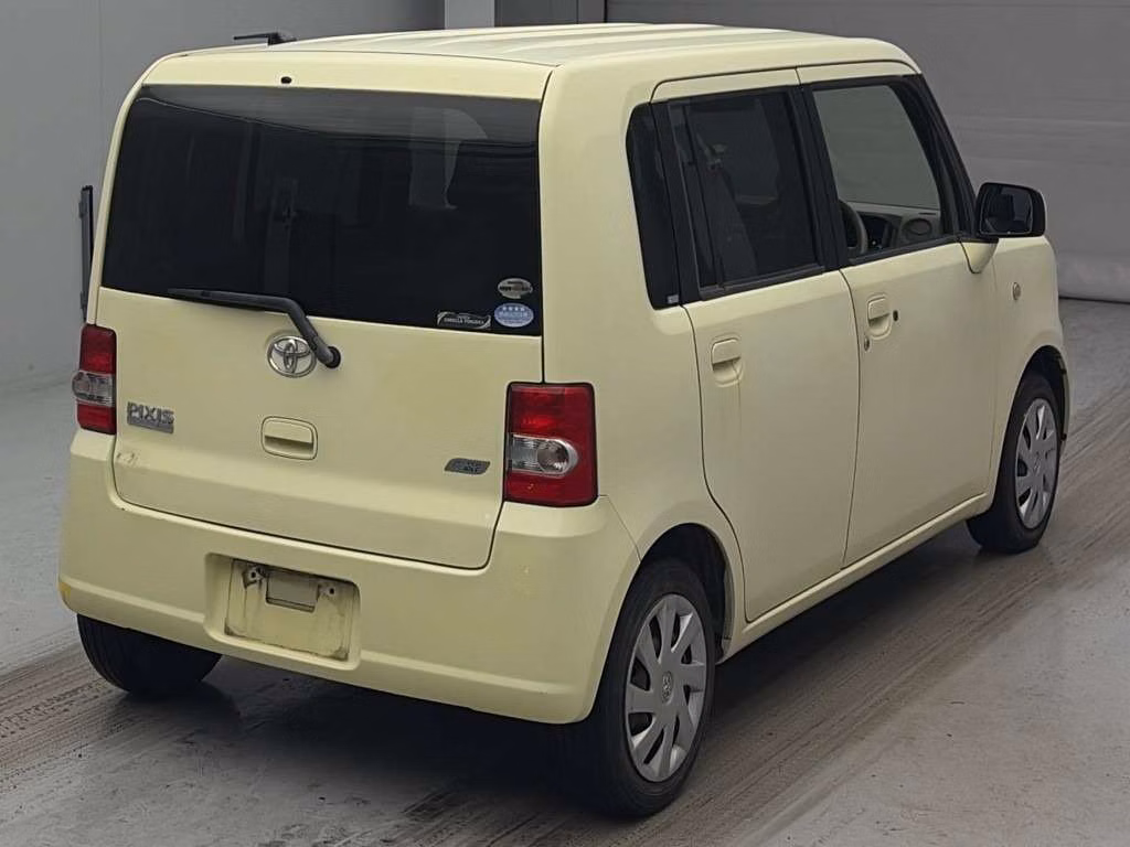 TOYOTA PIXIS SPACE