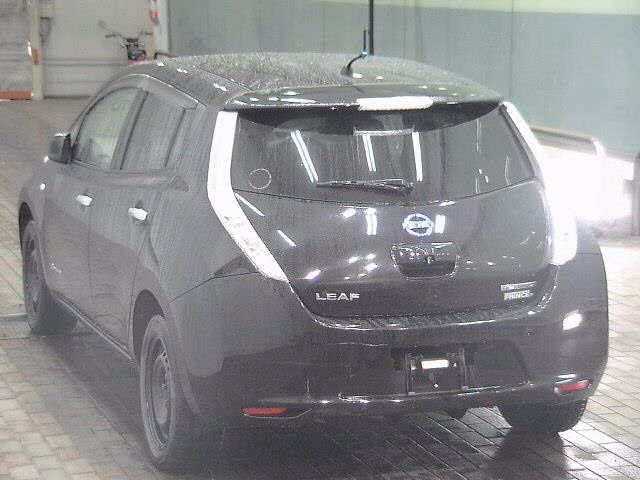 NISSAN LEAF
