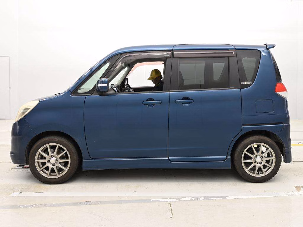 MITSUBISHI DELICA D:2