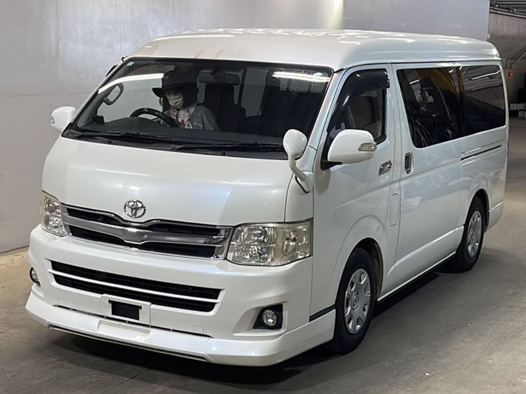 TOYOTA HIACE