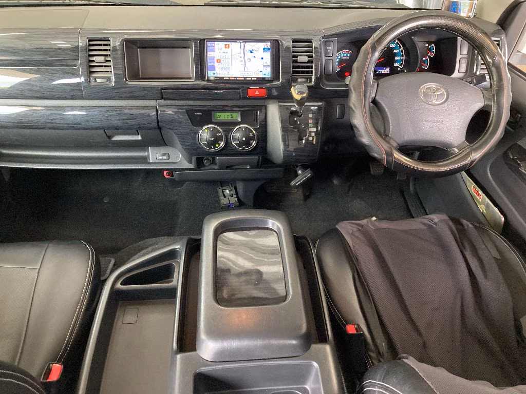 TOYOTA HIACE