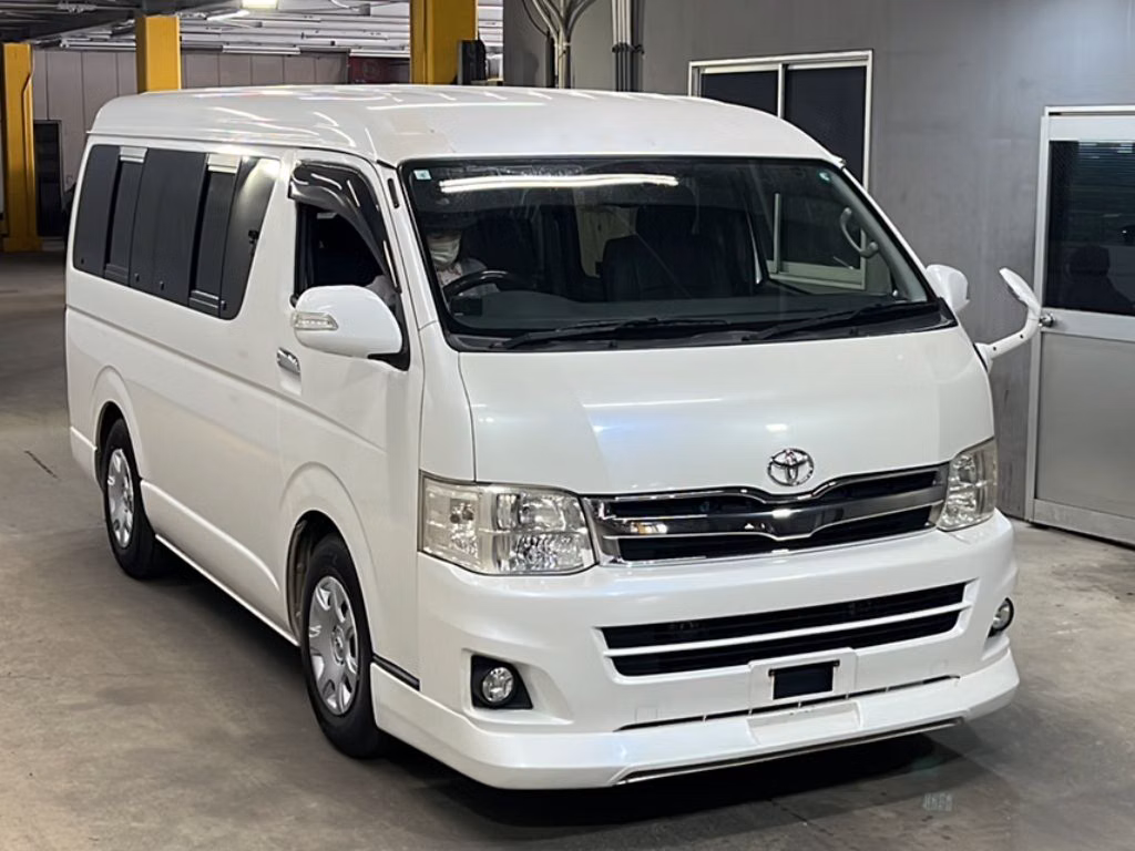 TOYOTA HIACE