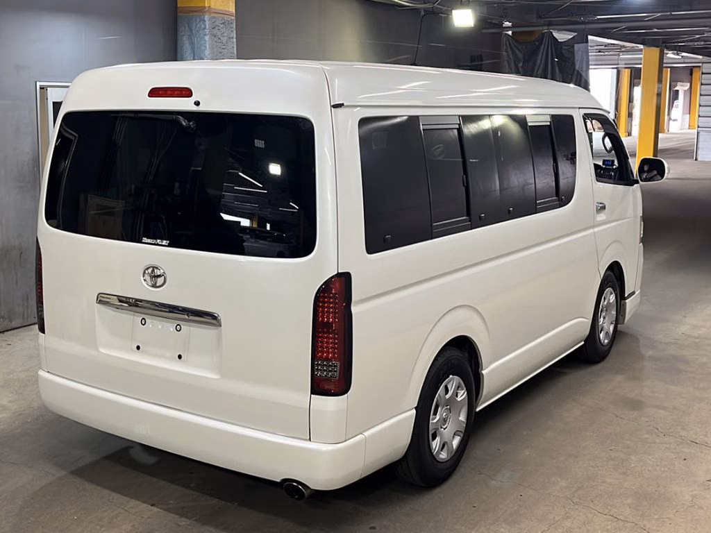 TOYOTA HIACE
