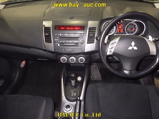 MITSUBISHI OUTLANDER