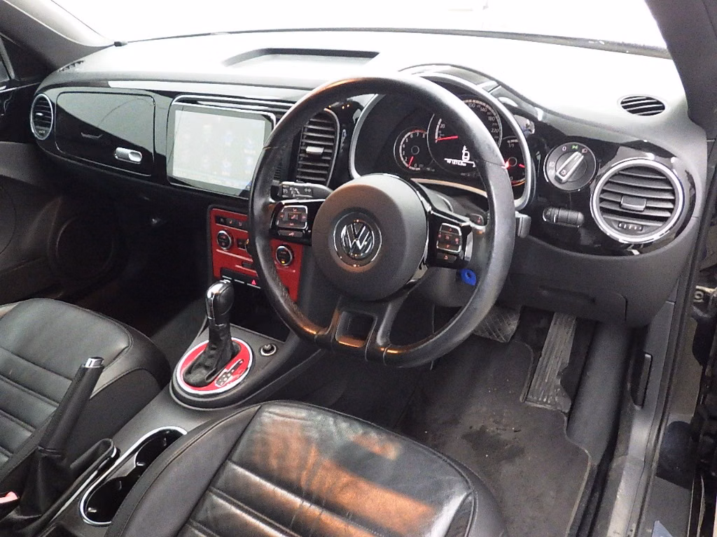 VOLKSWAGEN BEETLE