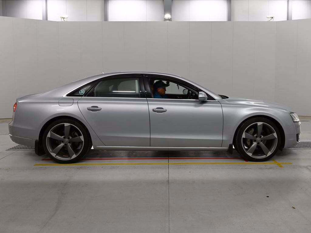 AUDI A8