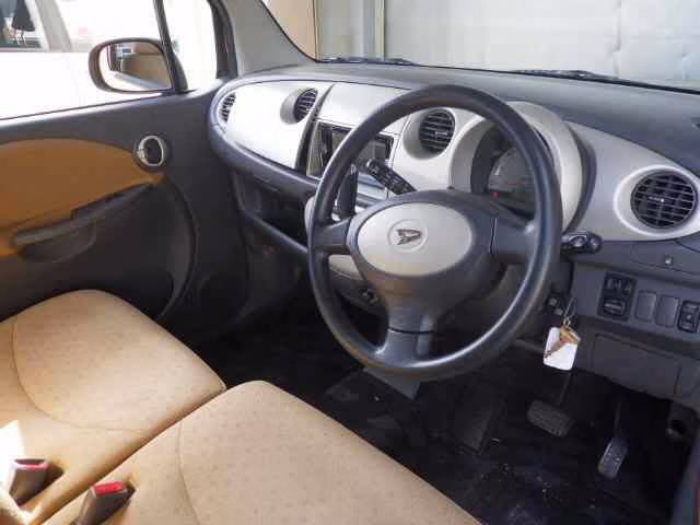 DAIHATSU MOVE LATTE