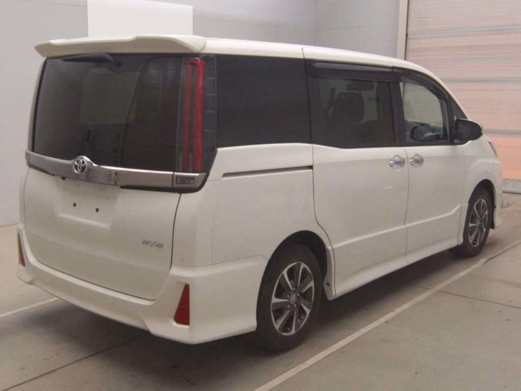 TOYOTA NOAH