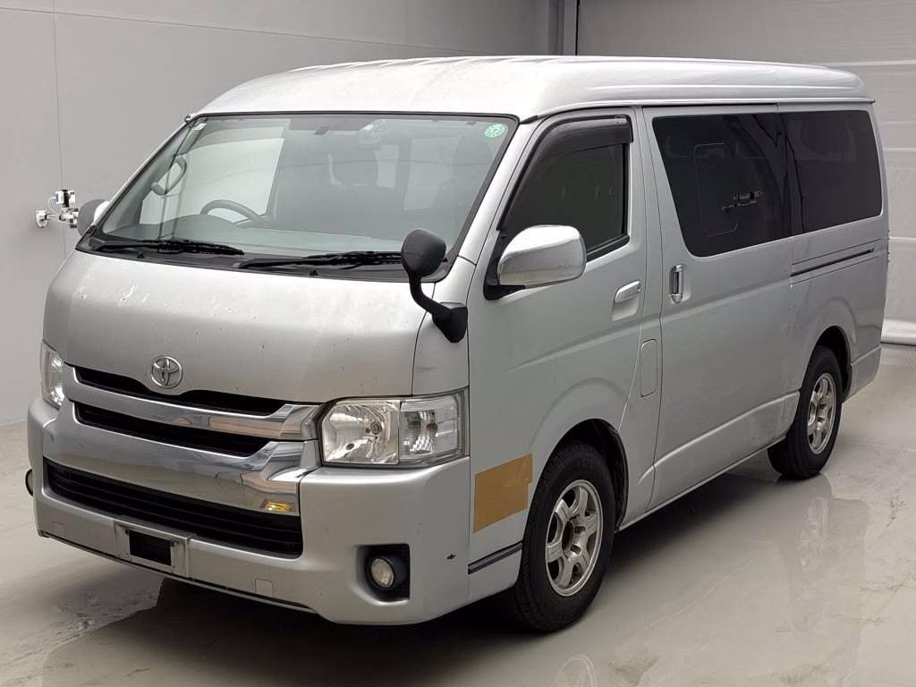 TOYOTA HIACE