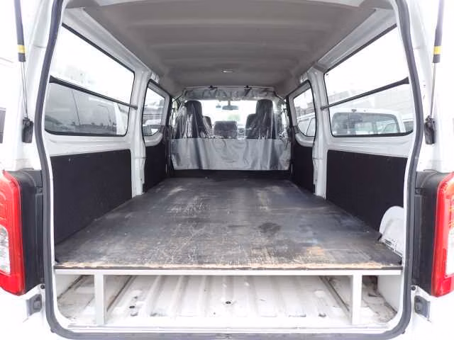 NISSAN NV350 CARAVAN