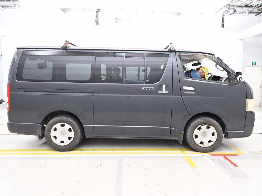 TOYOTA REGIUS ACE
